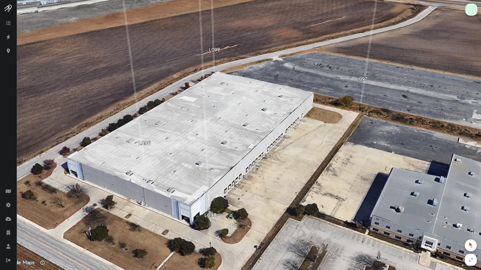 Fleet's 3D map at a logistics yard: a large warehouse in photorealistic 3D, with each tower labeled L096 to L099 where it stands and a beam rising from it.